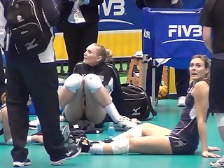 Русские спортсменки сексуально разминаются перед матчем
